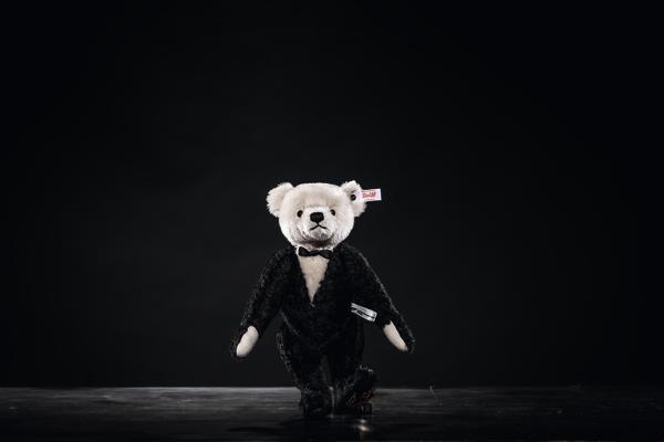 Steiff 007613 - James Bond Dr. No Teddybär mit Musikwerk